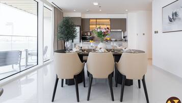 Departamento de lujo, balcón, vista a la playa | Servicio a la habitación