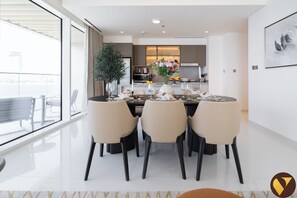 Departamento de lujo, balcón, vista a la playa | Servicio a la habitación