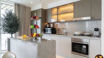 Departamento de lujo, balcón, vista a la playa | Tabla de planchar con plancha, cunas, wifi gratis y ropa de cama