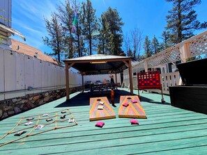 BBQ/picnic Area - Arkouda Cabins (Big Bear Lake)