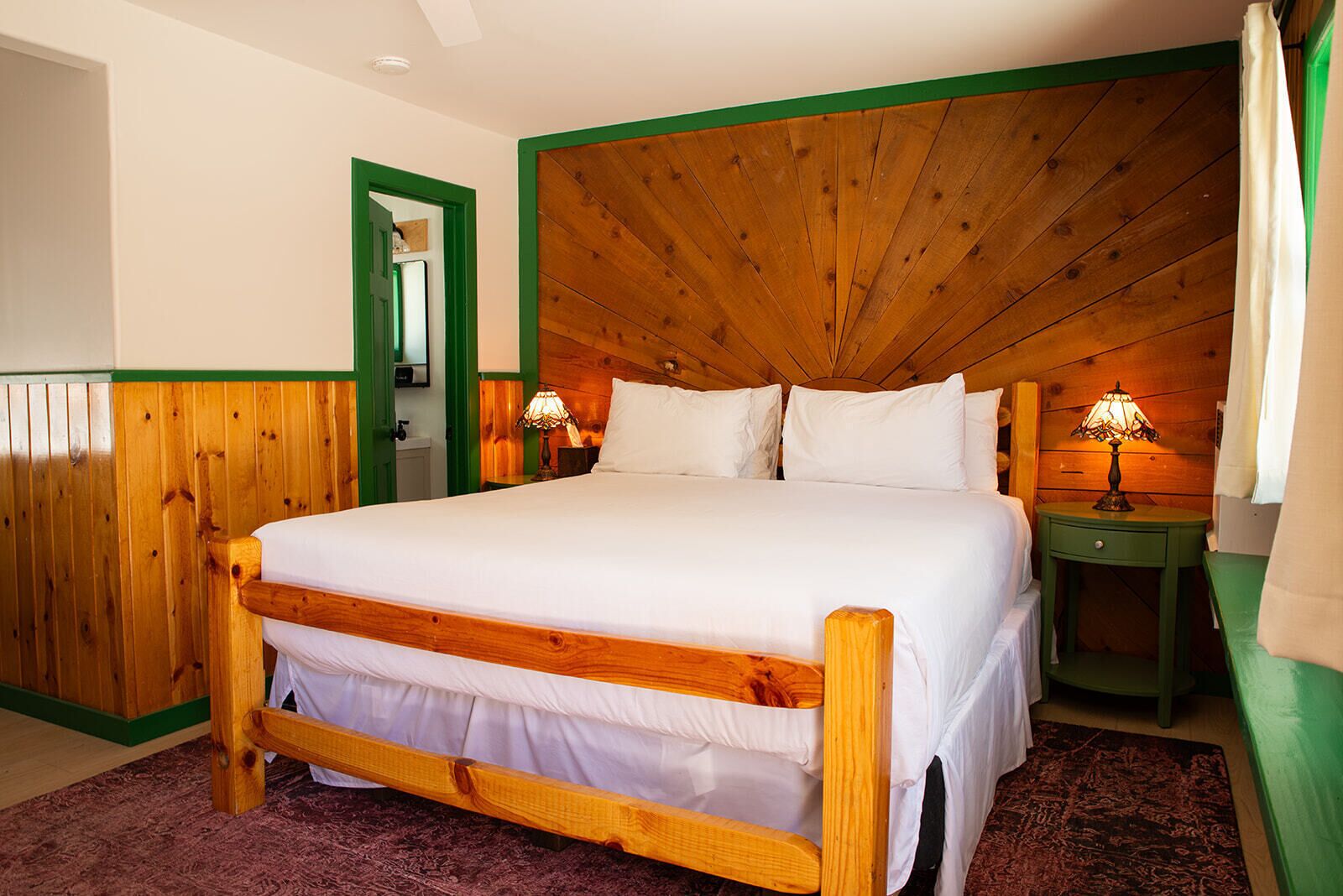 (C2) Anna's Hummingbird-The Romantic | Egyptian cotton sheets, premium bedding, minibar, free WiFi