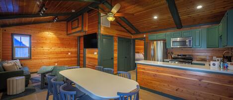 Superior-mökki, 3 makuuhuonetta, poreamme | Yksityinen keittiö