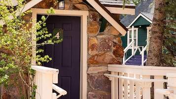 Unit 4-Anna's Hummingbird-The Accessible Alpine Studio | Egyptian cotton sheets, premium bedding, minibar, free WiFi