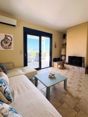 TV, fireplace - Casa Anna Maria luxury villa near the sea (Heraklion)