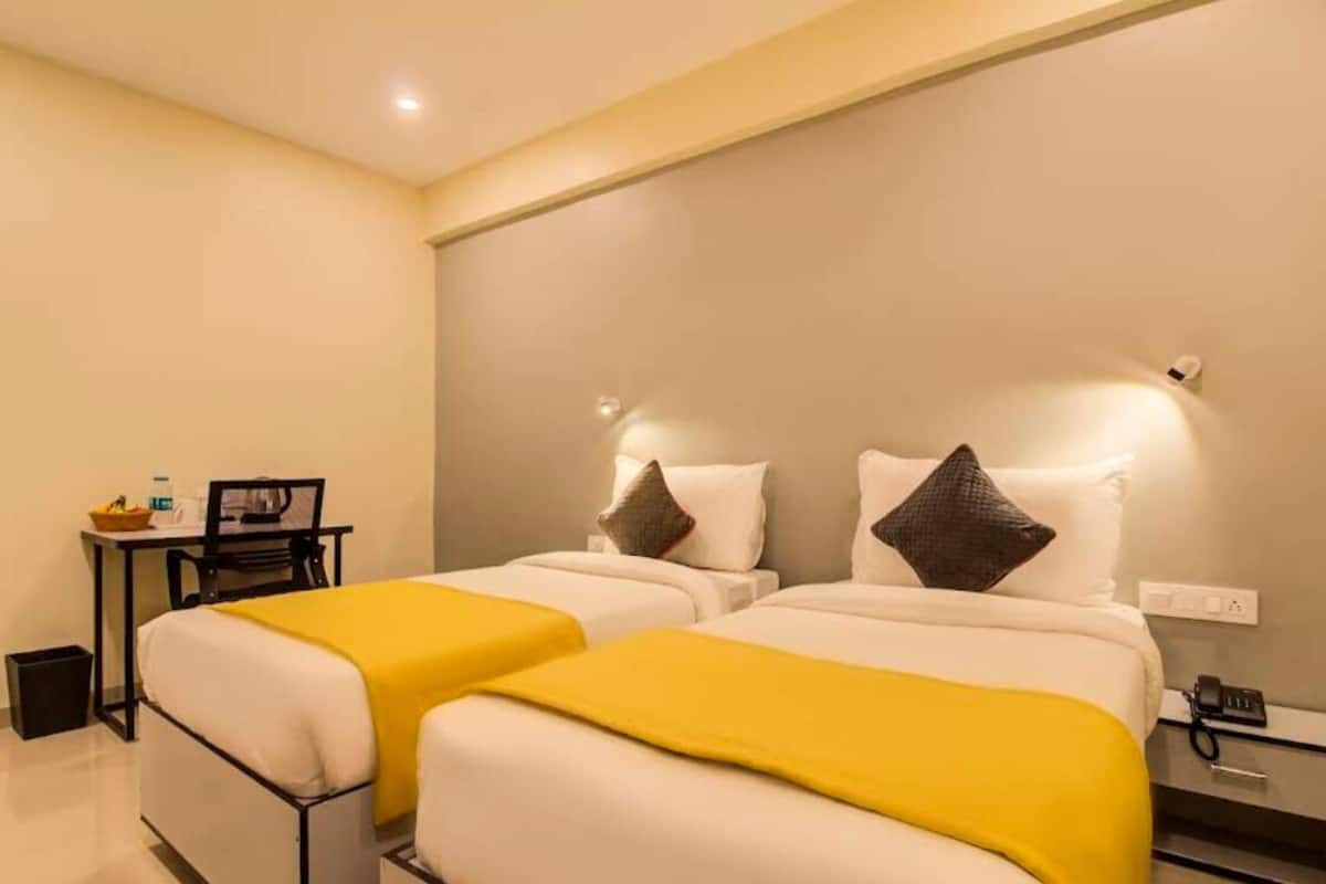 Habitación Premium con 2 camas individuales | Escritorio y wifi gratis