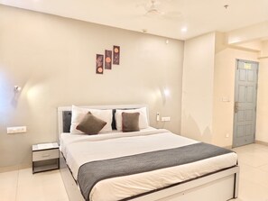 Room - Housemate Hotels & Restaurant  (Pune)