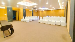 Banquet hall - Housemate Hotels & Restaurant  (Pune)