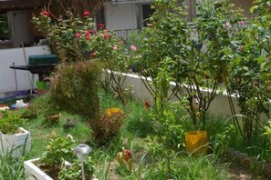 View from property - Ahmeda Apart Hotel (Kucukkoy Belediyesi)