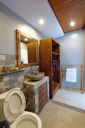 Shower, towels, soap, shampoo