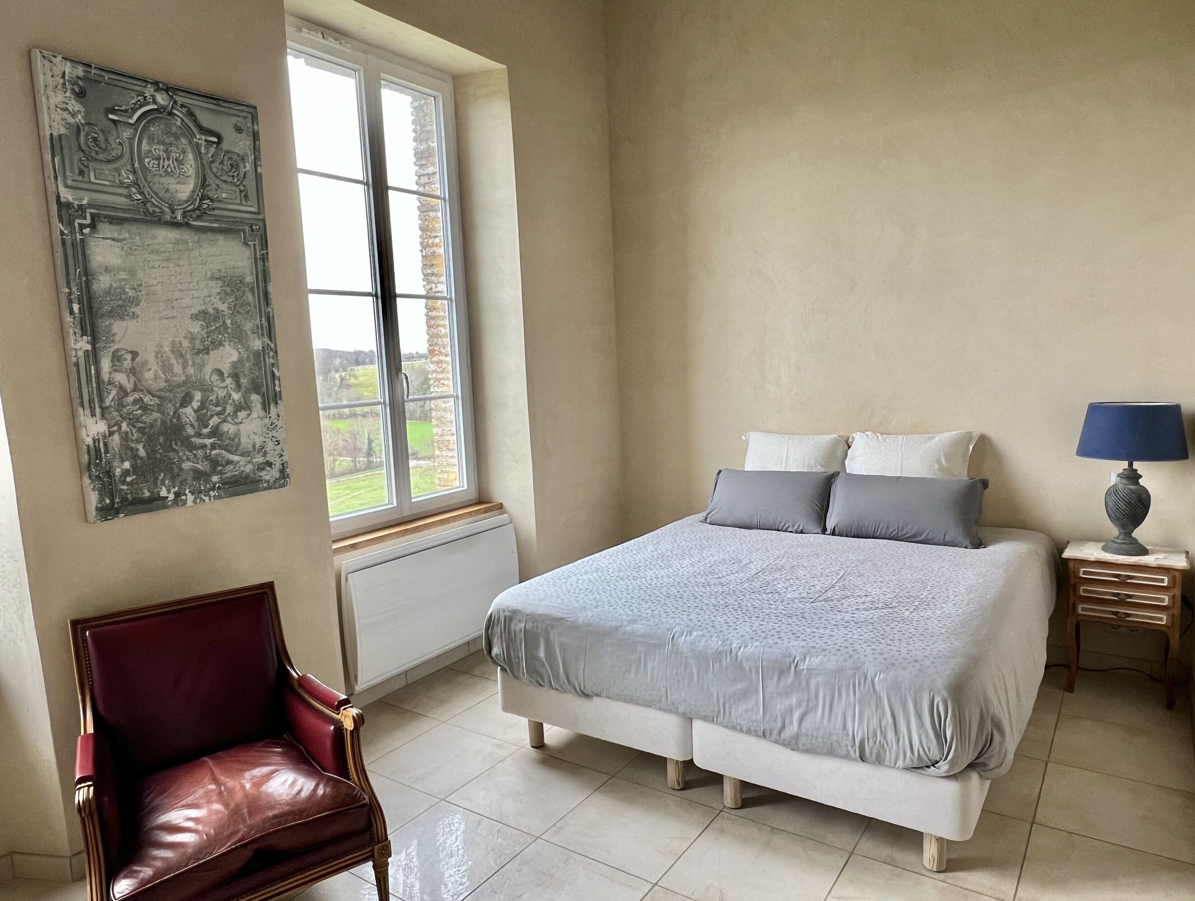 Premium bedding, soundproofing, free WiFi