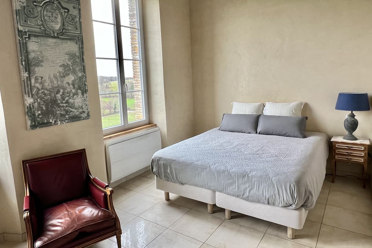 Estudio Deluxe | Ropa de cama de alta calidad, insonorización y wifi gratis