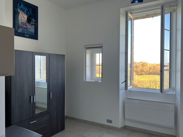 Estudio Confort, vista a la colina | Wifi gratis 