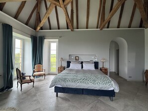 Suite Deluxe, vistas al jardín | Ropa de cama de alta calidad, sistema de insonorización, wifi gratis