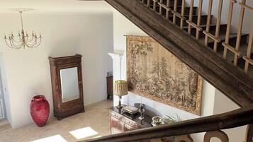 Premium bedding, free WiFi