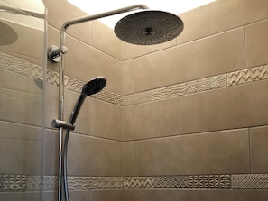 Deluxe Suite, Hill View | Bathroom - Château de Mauhic - 15th century (Loubedat)