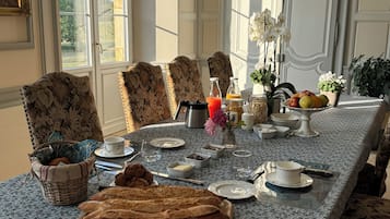 Free daily continental breakfast