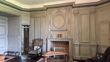 Premium bedding, free WiFi