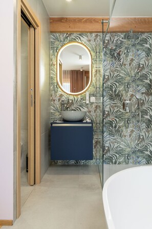 Deluxe Double Room, Balcony, Mountain View | Bathroom | Bathrobes, slippers