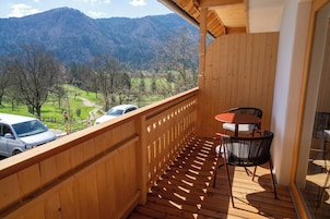 Quarto casal conforto, sacada, vista para a montanha | Terraço/pátio