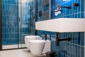 Shower, hair dryer, bidet, towels - Vatican Golden Suite (Roma)