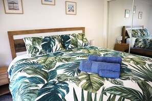 4 slaapkamers, een strijkplank/strijkijzer, gratis wifi, beddengoed