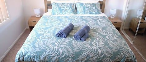 4 bedrooms, iron/ironing board, free WiFi, bed sheets