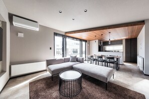 Family Room | Free WiFi