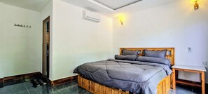Basic Bungalow, Balcony, Garden View | Garden view - Koh Rong Lagoon Bar And Restaurant  (Koh Rong)