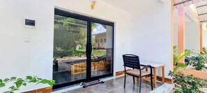 Vila Deluks, balkon, pemandangan kebun | Teras/patio