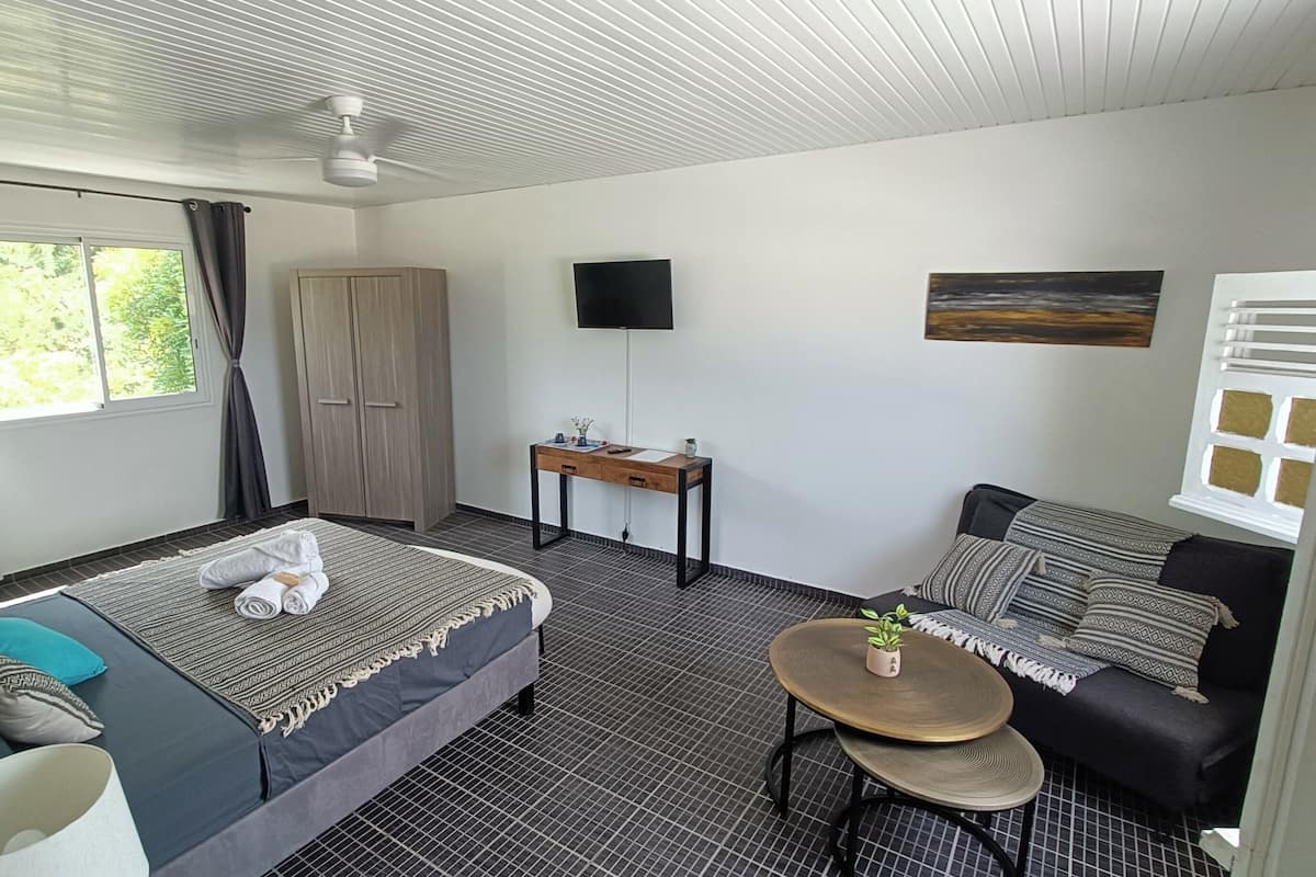 Deluxe Double Room, Bay View | Blackout drapes, soundproofing, free WiFi