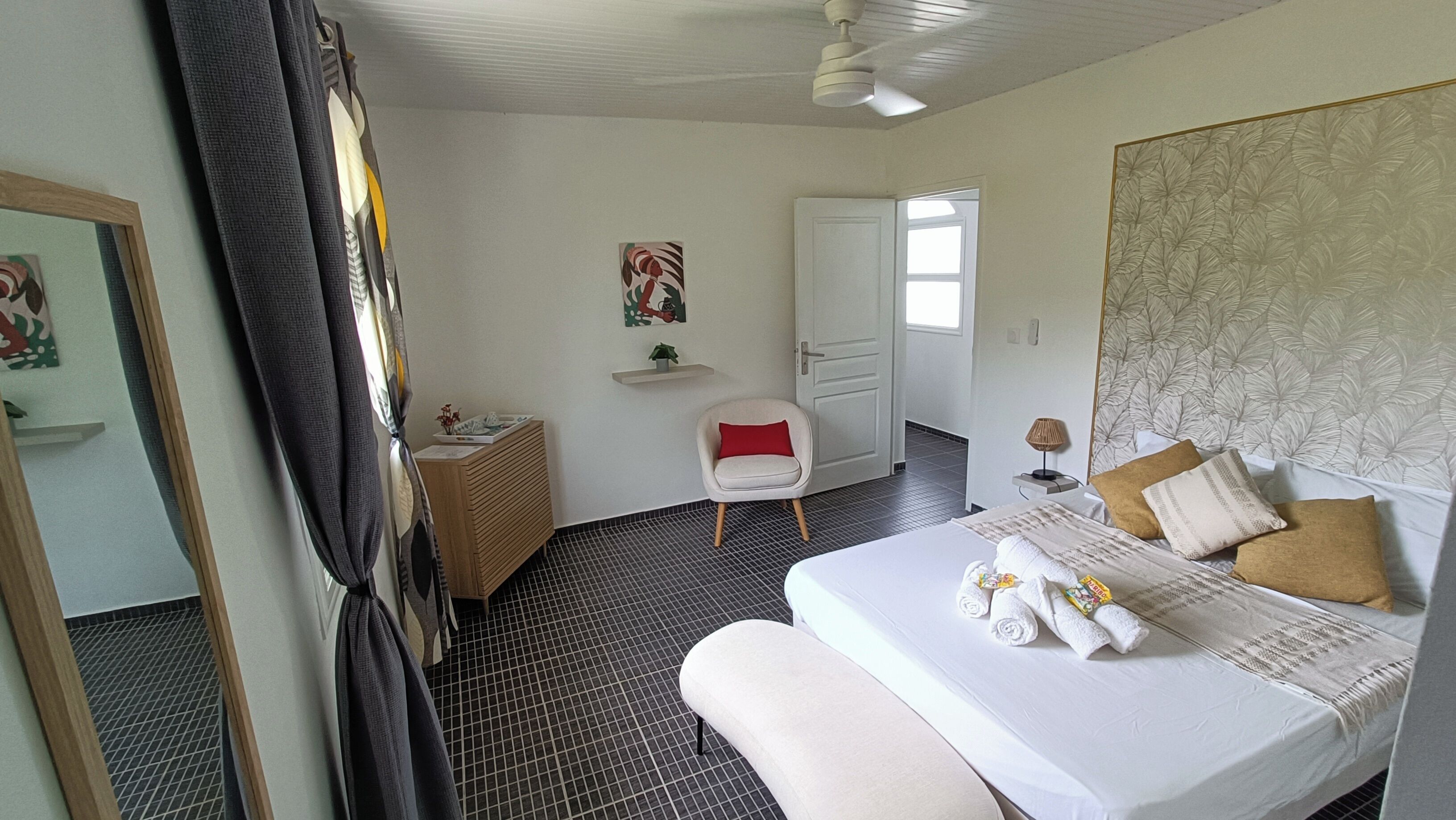 Familjesvit - utsikt mot bergen | Mörkläggningsgardiner, ljudisolering och gratis wi-fi