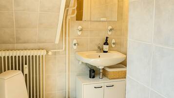 Hårtørrer, håndklæder, Sæbe, Toiletpapir