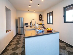 Fridge, microwave, oven, dishwasher - Vacation home Peral by Interhome (Orba)