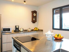 Fridge, microwave, oven, dishwasher - Vacation home Peral by Interhome (Orba)