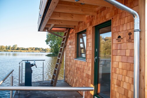 Cozy Tiny Houseboat with Fireplace on the Dove Elbe in Winter
