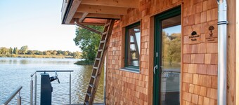 Cozy Tiny Houseboat with Fireplace on the Dove Elbe in Winter