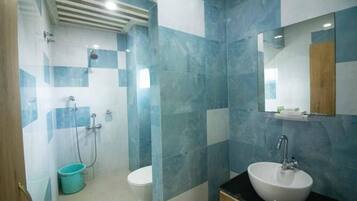 Shower, free toiletries, soap