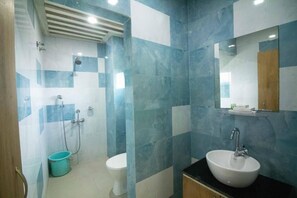 Shower, free toiletries, soap