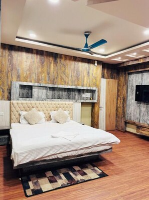 Quarto casal superior | Frigobar, escrivaninha, quartos à prova de som, Wi-Fi de cortesia