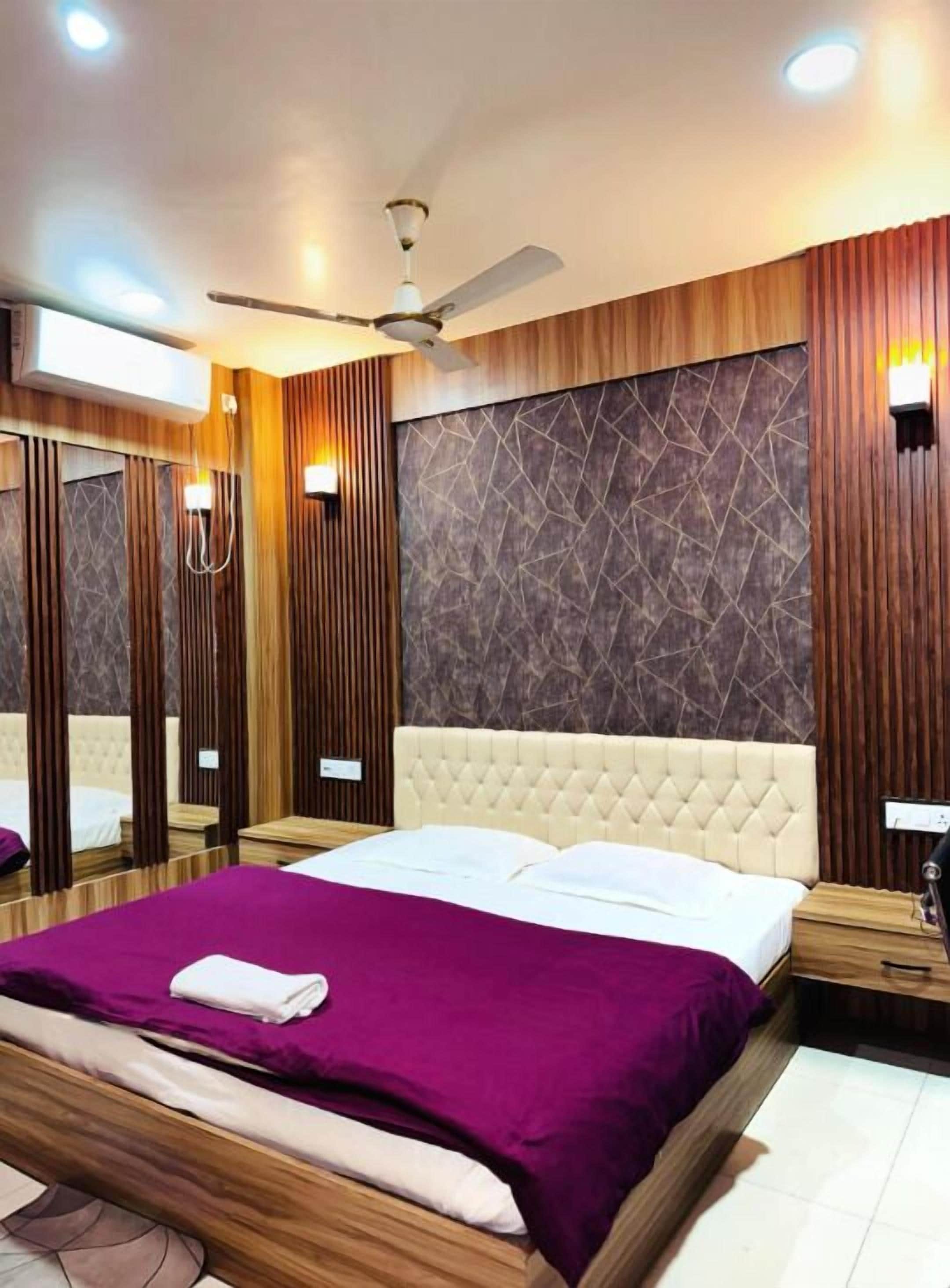 行政双人房 | 迷你吧、办公桌、隔音、免费 WiFi