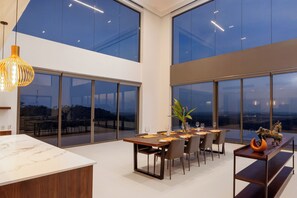Superior Villa, Balcony, Mountain View | Living area