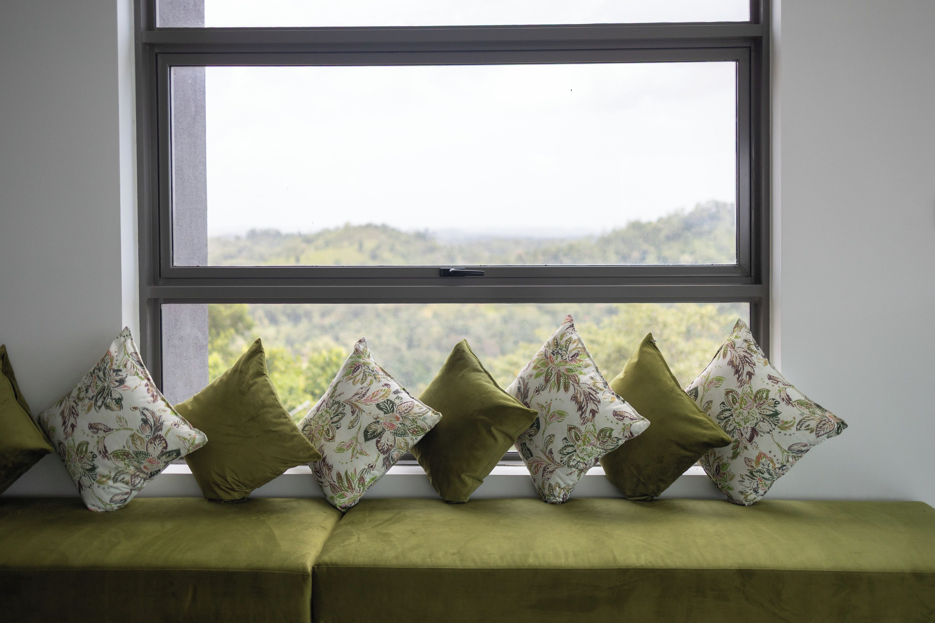 Villa superior, balcón, vistas a la montaña | Zona de estar