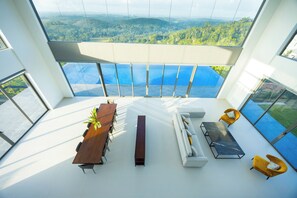 Villa Superior, balcone, vista montagna | Area soggiorno | TV a schermo piatto