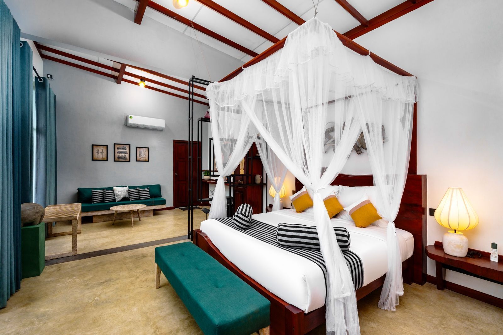 Deluxe Double Room, Balcony, Mountain View | Desk, blackout drapes, iron/ironing board, free WiFi