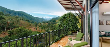 Junior-Suite, Balkon, Bergblick | Schreibtisch, Verdunkelungsvorhänge, Bügeleisen/Bügelbrett