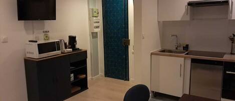 Mikrobølgeovn, ovn og kokeplater