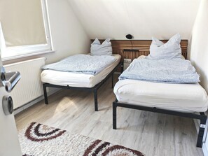 5 habitaciones, tabla de planchar con plancha, wifi y ropa de cama 