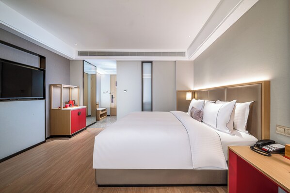 Business Single Room, City View | Desk, laptop workspace, free WiFi