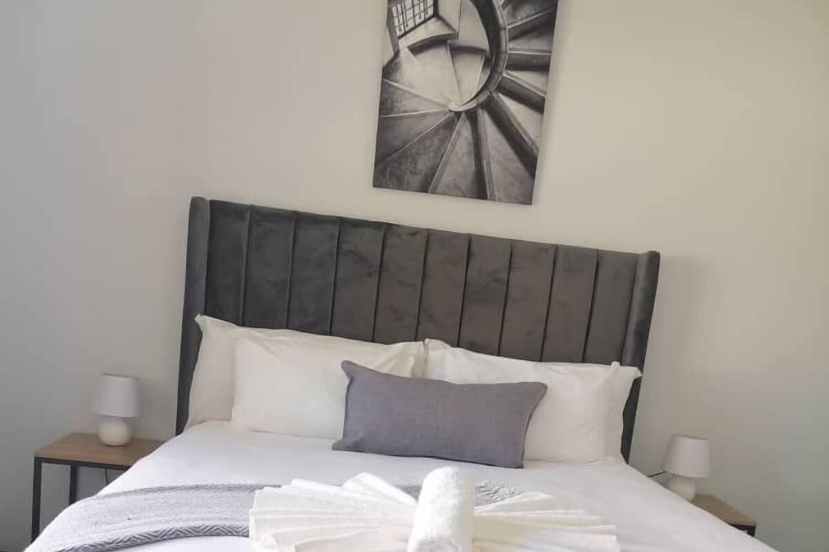 Habitación individual estándar, para no fumadores, aire acondicionado | Escritorio y espacio para trabajar con laptop