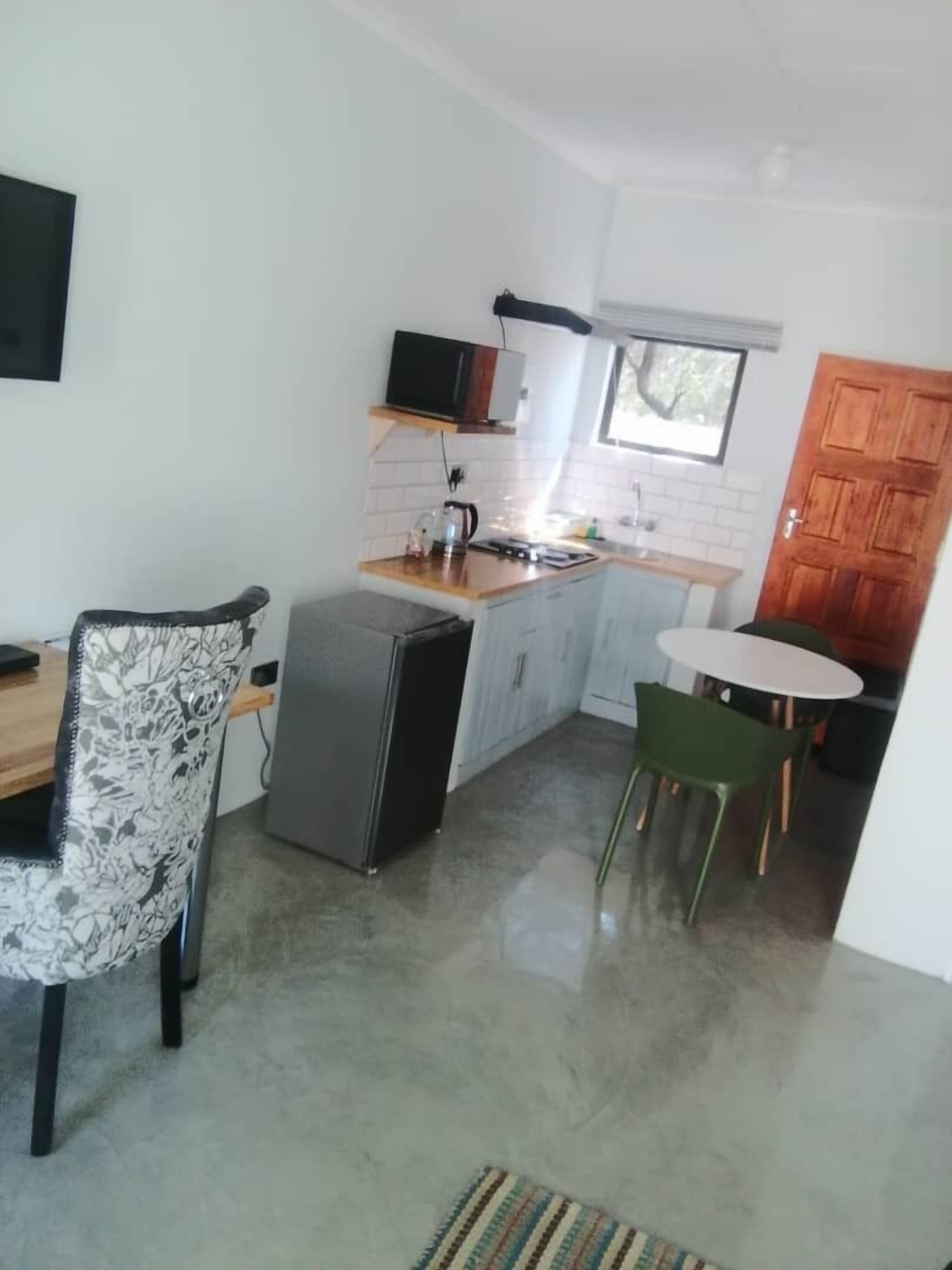 Standard Single Room, Non Smoking, Air conditioning | Private kitchen | Mini-fridge, microwave, stovetop, cookware/dishes/utensils